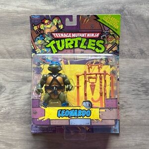 Teenage Mutant Ninja Turtles Leonardo Action Figure